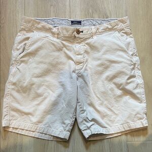 johnnie-O khaki Flat-Front Chino Shorts size 33